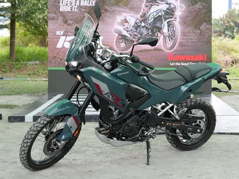 Giá từ 175 triệu đồng, Kawasaki KLE500 ABS 2026 có gì để hút khách Việt?