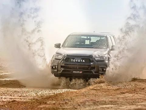 Khủng hoảng Trung Đông lan tới ngành ô tô, Toyota phải giảm mạnh sản lượng xe xuất khẩu