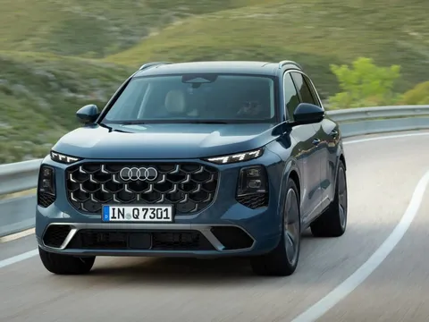 Audi Q7 thế hệ thứ ba trình làng: Ngoại hình cơ bắp hơn, thêm loạt công nghệ hỗ trợ lái