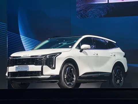 Kia New Sportage Hybrid có giá ưu đãi từ 979 triệu đồng tại Việt Nam