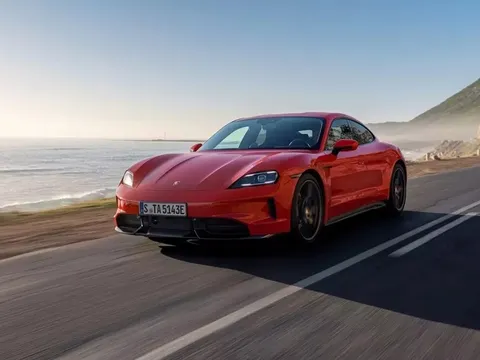 Porsche Taycan 2027 ra mắt: Thêm giả lập sang số như xe xăng, pin lớn hơn, giá bán tăng