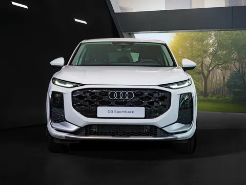 Audi Q3 thế hệ mới chốt giá từ 2,099 tỷ đồng tại Việt Nam, nâng cấp những gì để cạnh tranh BMW X1?