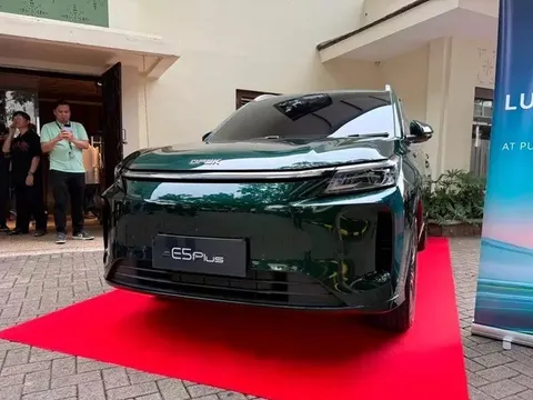 DFSK E5 Plus 'siêu tiết kiệm xăng' đã đến Đông Nam Á: Đi xa đến 1.200 km sau mỗi lần nạp nhiên liệu và sạc đầy pin