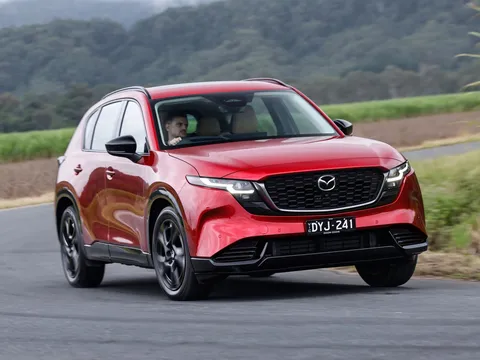 Mazda CX-5 Hybrid hứa hẹn sẽ mang đến cảm giác lái thú vị hơn Toyota RAV4?