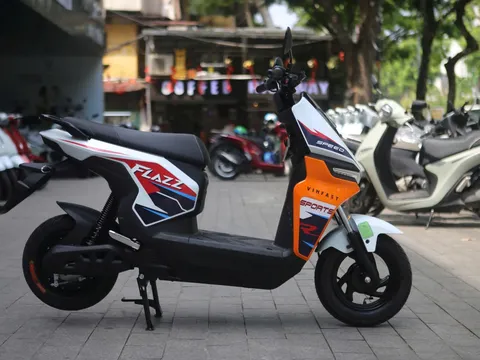 VinFast Flazz Max "đốn tim" học sinh vì dáng thể thao, đổi pin nhanh, giá từ 12,6 triệu đồng