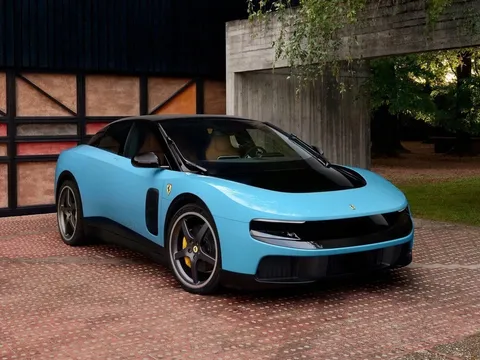 Sedan điện Ferrari Luce vừa cập bến Trung Quốc đã 'gây sốt'