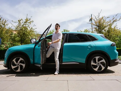 Lô VinFast VF 8 xuất hiện ở Hà Lan với màu xanh đặc trưng, Green SM chuẩn bị triển khai dịch vụ taxi điện tại châu Âu