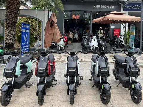 Xe máy điện VinFast Amio S cập bến đại lý Việt, giá bán thực tế chưa đến 12 triệu đồng
