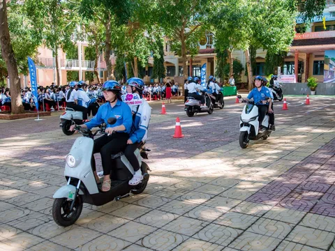 Phạt tiền người dưới 18 tuổi đi mô tô, hiểu thế nào cho đúng?