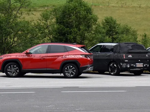 Hyundai Tucson thế hệ mới bị bắt gặp khi đỗ cạnh bản hiện hành, thiết kế vuông vức hơn