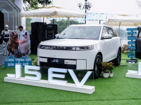 Mục sở thị Jaecoo J5 BEV được trưng bày tại Việt Nam: SUV điện mạnh 208 mã lực, phạm vi hoạt động 461 km/sạc