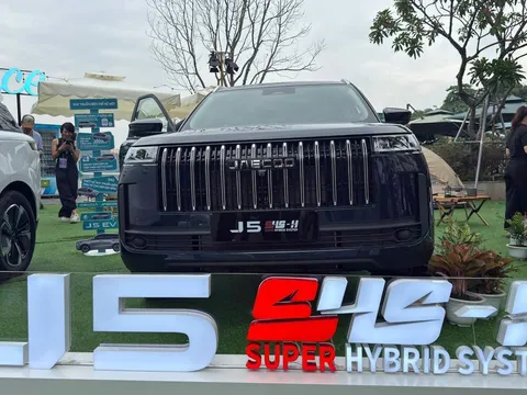 Chiêm ngưỡng Jaecoo J5 hybrid lắp ráp tại Việt Nam: Đối thủ mới của Yaris Cross, tầm vận hành tối đa 980 km