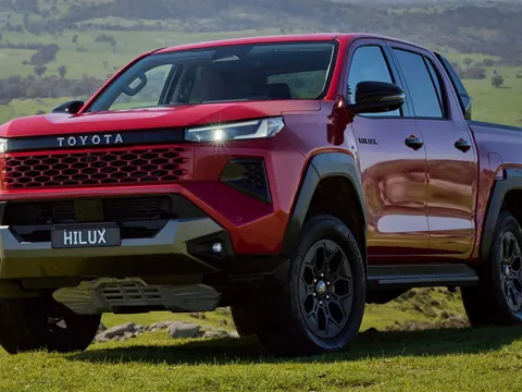 Vì sao Toyota chưa vội làm bán tải Hilux plug-in hybrid?