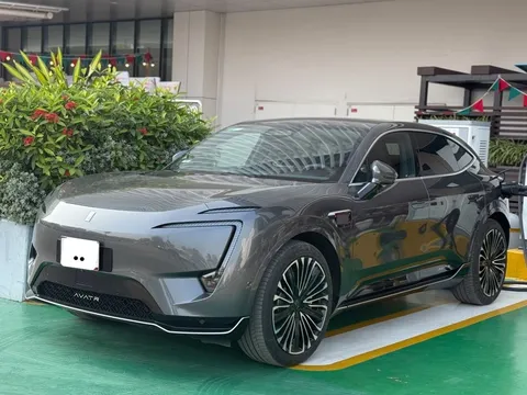 Xe điện Avatr 11 xuất hiện trên đường phố Hà Nội: Nội thất 'ngập' màn hình, chạy tối đa 730 km/sạc