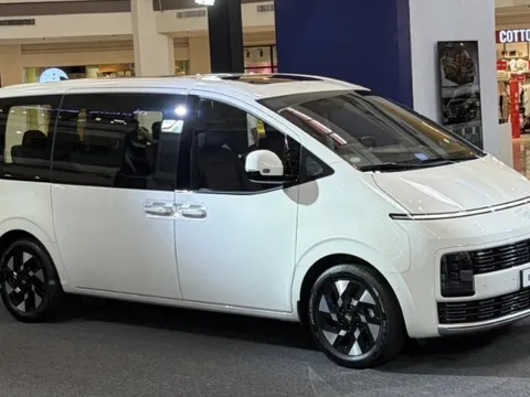 Mục sở thị Hyundai Staria Hybrid tại Đông Nam Á: Có 5 bản, tùy chọn 11 chỗ, giá quy đổi từ 851 triệu đồng