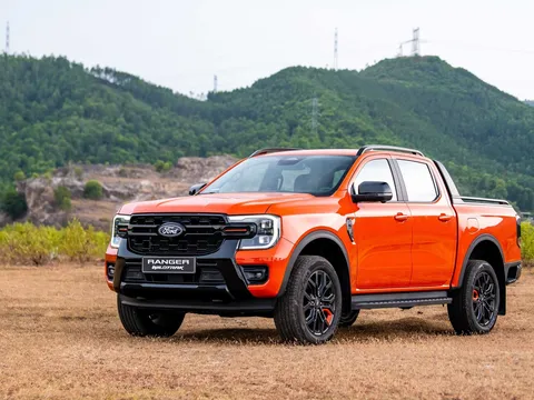 Cuộc đua bán tải nửa đầu năm 2026: Khoảng cách doanh số giữa Hilux và Ranger dần thu hẹp