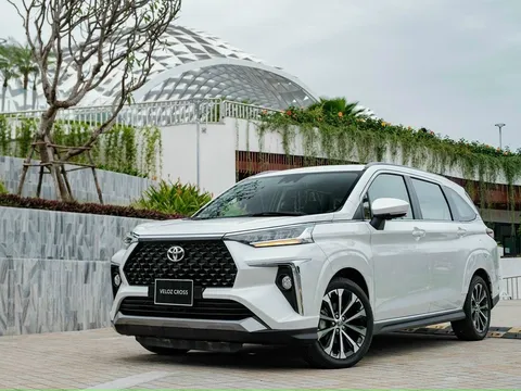 Toyota Veloz Cross giảm sâu chưa từng có tại đại lý: Bản cao cấp còn rẻ hơn bản tiêu chuẩn