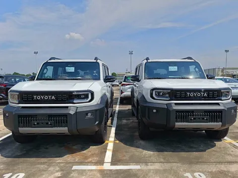 SUV địa hình Toyota Land Cruiser FJ lộ lịch trưng bày tại đại lý, ngày ra mắt đã rất gần?