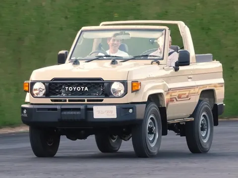 Toyota hé lộ Land Cruiser 70 trục cơ sở ngắn: Bản mui mềm nổi bật với kính lái có thể gập phẳng
