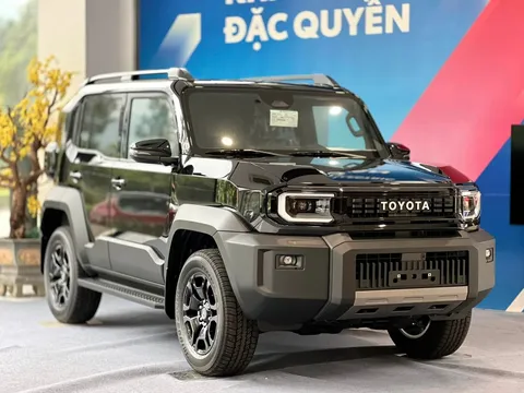 Cận cảnh Toyota Land Cruiser FJ vừa về đại lý Việt: Nhỏ hơn Fortuner, giá tạm tính 1,198 tỷ đồng