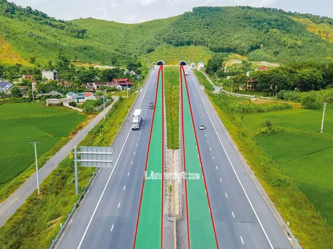 Cục CSGT đề xuất bố trí làn sát dải phân cách thành làn vượt chuyên dụng