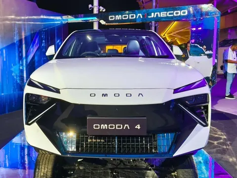 Chiêm ngưỡng Omoda 4 EV vừa ra mắt Đông Nam Á: Thiết kế nịnh mắt, buồng lái AI, 18 tính năng ADAS