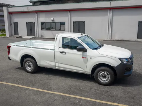 Giá chỉ từ 492 triệu đồng, bán tải Isuzu D-Max D-Cargo 1000 có gì đáng chú ý?