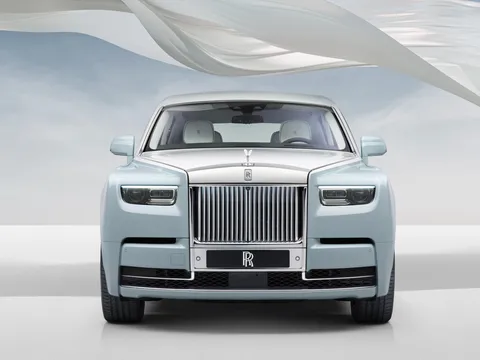 Rolls-Royce Phantom siêu hiếm xuất hiện trong bài đăng của Hoa hậu Mai Phương Thúy