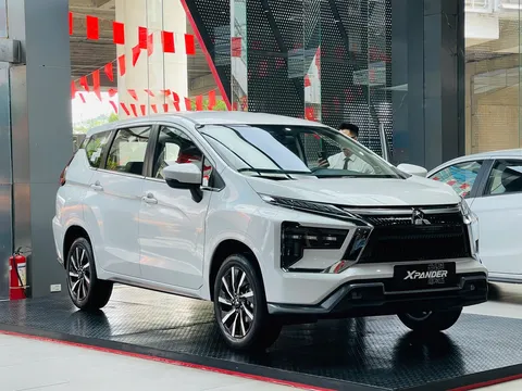 Xe gia đình 7 chỗ tại Việt Nam đang rẻ chưa từng thấy