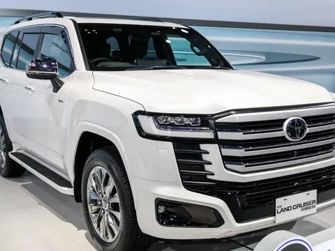 Soi chi tiết Toyota Land Cruiser Hybrid 2026 tại Đông Nam Á, chờ ngày mở bán tại Việt Nam