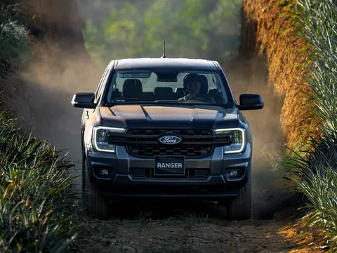 Phân khúc bán tải tháng 7/2026: Ford Ranger giành lại 'ngôi vương' từ tay Toyota Hilux