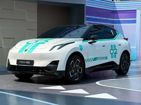 Xe điện dáng coupe Lynk & Co 02 có gì để thuyết phục khách Việt trong tầm giá 800-900 triệu đồng?