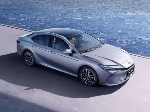 Toyota Camry mới nâng cấp màn hình lên 15,6 inch, bổ sung nhiều tiện nghi cao cấp