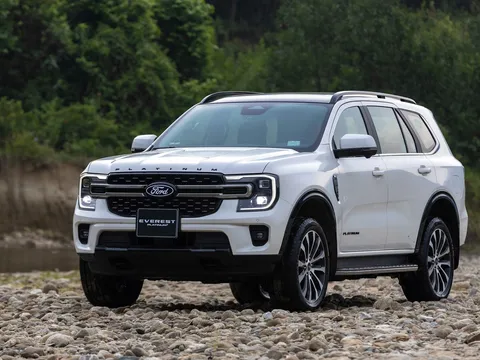 Ford Everest một mình 'gánh' phân khúc SUV 7 chỗ, các đối thủ ngày càng lép vế
