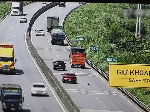 Bị xe khác chen ngang trên cao tốc, tài xế có bị phạt lỗi không giữ khoảng cách an toàn?
