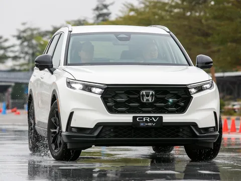 Honda CR-V hybrid được giảm hàng chục triệu đồng tại đại lý