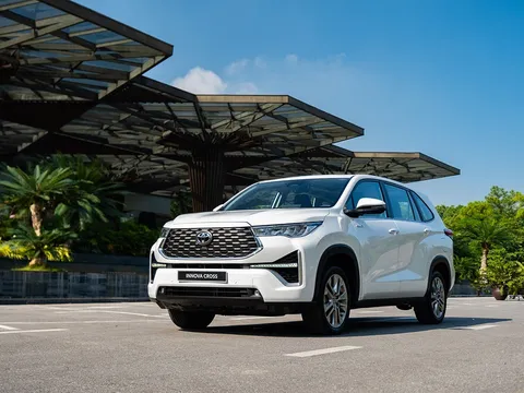 Toyota Innova Cross HEV giành lại 'ngôi vương' phân khúc xe hybrid trong tháng 8/2026