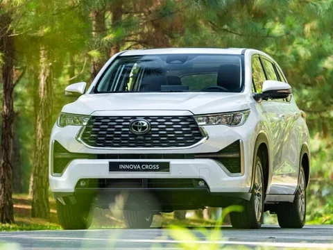 Toyota Innova Cross lần thứ hai vượt mặt Mitsubishi Xpander về doanh số trong năm 2026