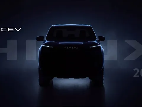 Bán tải Toyota Hilux FCEV lộ diện: Đi xa hơn bản điện, nạp hydro nhanh như đổ xăng