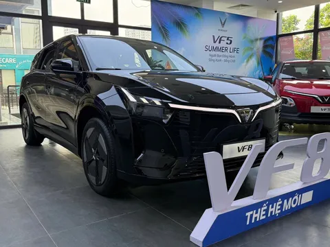 'Ngôi vương' SUV hạng D đổi chủ: VinFast VF 8 bất ngờ bán vượt Ford Everest