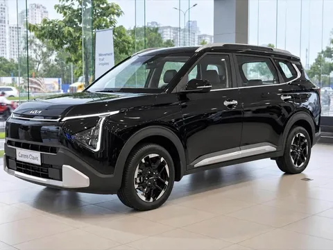 Kia Carens Clavis được trưng bày tại đại lý trước ngày ra mắt: Diện mạo mới, bổ sung nhiều tiện nghi và an toàn