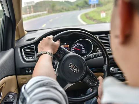 Đừng tưởng chạy càng chậm càng tiết kiệm: 5 thói quen có thể khiến ô tô hao xăng