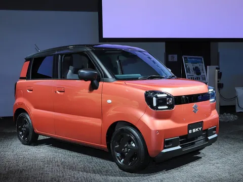 Xe điện mini Suzuki eSky ra mắt: Tầm vận hành 310 km/sạc, giá bán rẻ bất ngờ