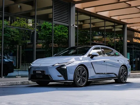 Chiêm ngưỡng Lexus ES 500e vừa về Việt Nam: Sedan điện giá gần 3 tỷ đồng có gì đáng chú ý?