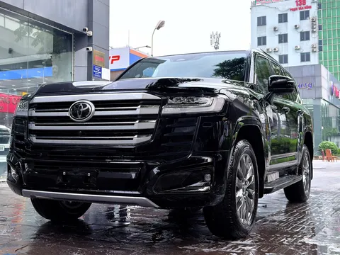 Toyota Land Cruiser HEV giá 4,71 tỷ đồng vẫn hút khách Việt, doanh số gấp hơn 7 lần bản xăng