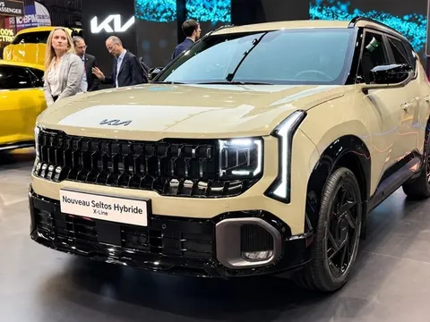 Kia Seltos Hybrid thế hệ mới có gì hấp dẫn để cạnh tranh trong phân khúc SUV cỡ C?