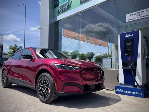 Từng có giá 2,6 tỷ đồng, SUV điện Ford Mustang Mach-E nay rẻ hơn cả tỷ đồng