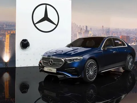 Sedan PHEV Mercedes-Benz E 350 e chốt giá gần 3,4 tỷ đồng: Chạy điện hơn 100 km, 'ăn xăng' chỉ 1,98 lít/100 km
