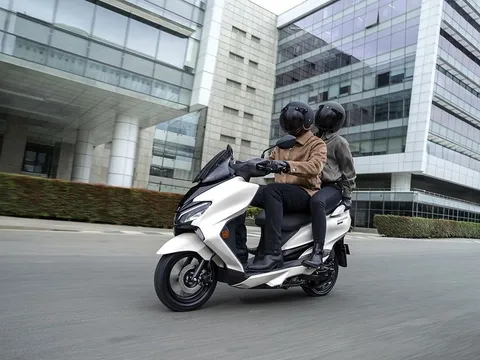 Suzuki Burgman Street 'rục rịch' tái xuất Việt Nam, mức tiêu hao xăng khiến Honda Lead phải dè chừng
