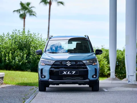 Suzuki XL7 2026 trình làng khách Việt: Giá từ 569,9 triệu đồng, tinh chỉnh thiết kế và thêm trang bị